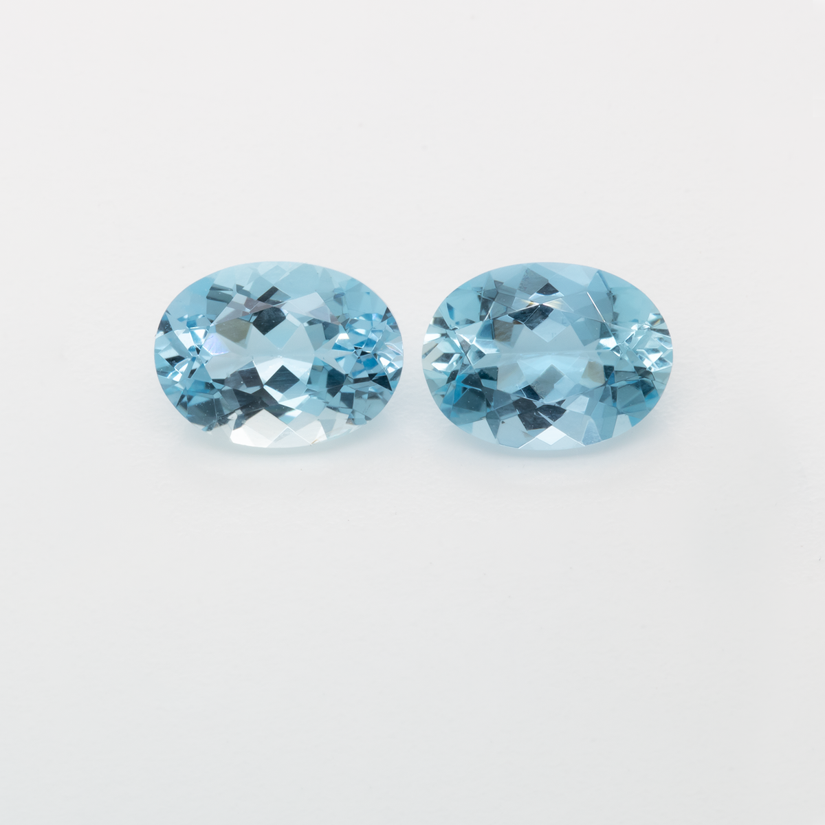 Aquamarine Pair - AA, oval, 8x6 mm, 2.14 - 2.35 ct, No. A99036