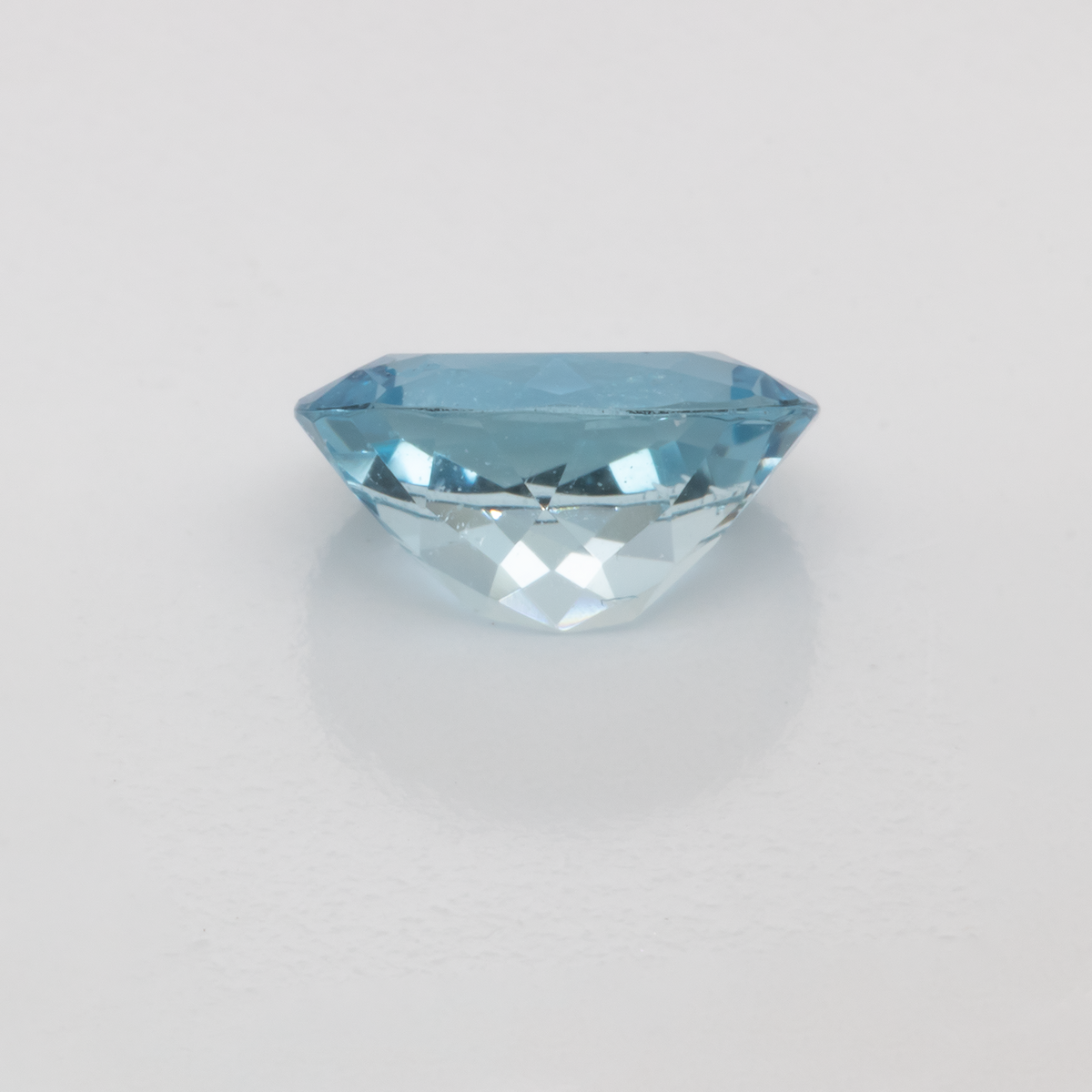 Aquamarine - AA, oval, 8x6 mm, 1.08 - 1.14 ct, No. A99045
