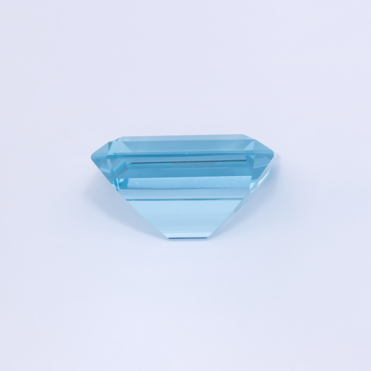 Aquamarine - AAA, octagon, 14x12 mm, 8.59 ct, No. A99075