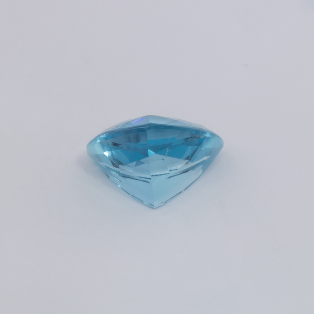Aquamarin AAA - blau, trillion, 8.7x8.6 mm, 1.88 ct, Nr. A99080