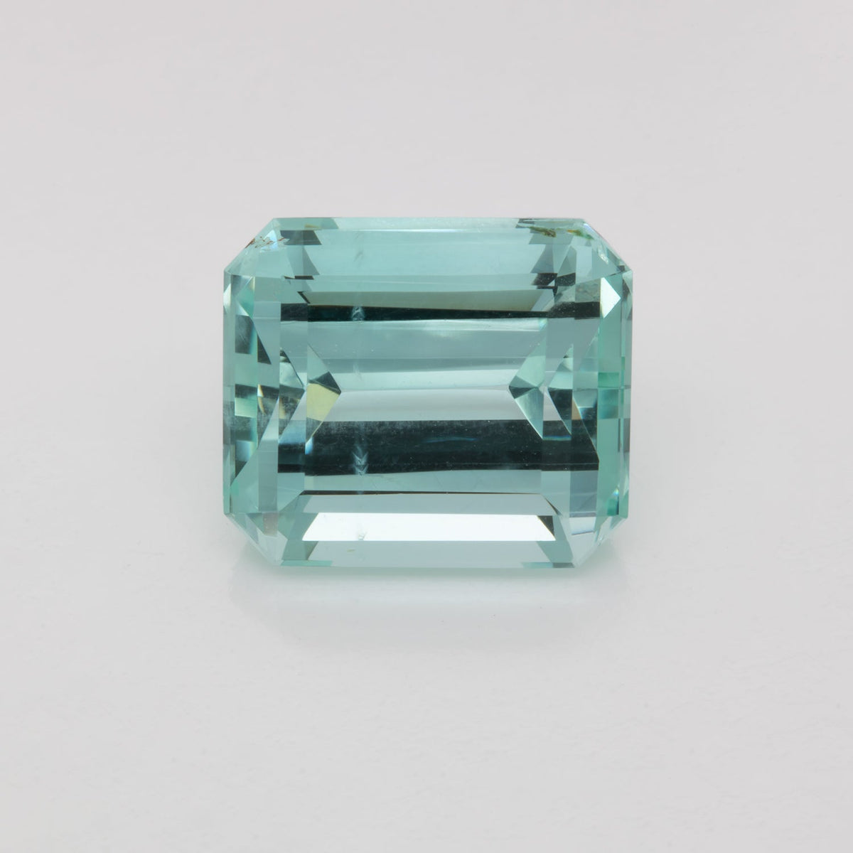 Beryl - green, octagon, 10.2x8.7 mm, 4.03 ct, No. BY90030