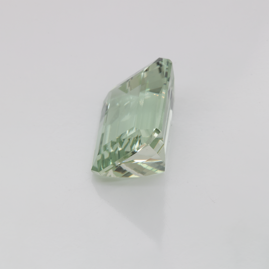 Beryl - green, octagon, 12x9.5 mm, 4.97 ct, No. BY90031