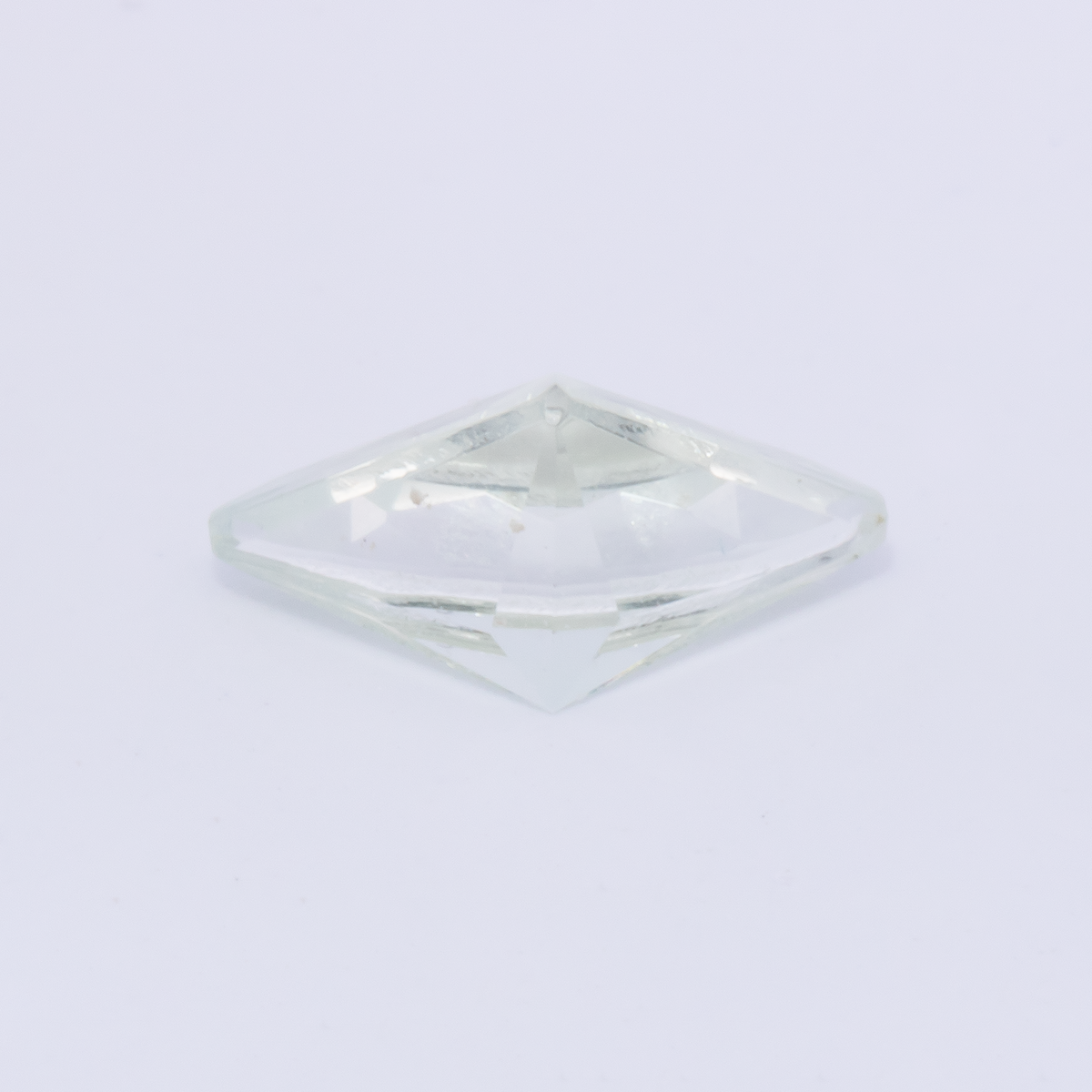 Beryl - green, fancy, 7.1x4.3 mm, 0.36 ct, No. BY90044