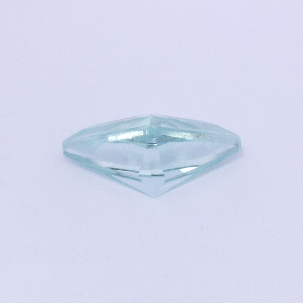 Beryl - green, fancy, 7.2x4.4 mm, 0.34 - 0.39 ct, No. BY90045