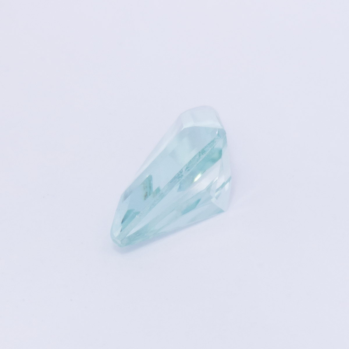 Beryl - green, fancy, 7.2x4.4 mm, 0.34 - 0.39 ct, No. BY90045