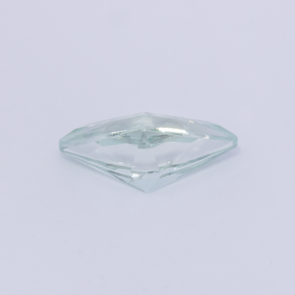Beryl - green, fancy, 7.1x4.4 mm, 0.35 ct, No. BY90047