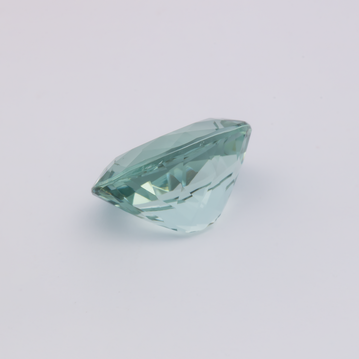 Beryl - green, oval, 11.9x9.9 mm, 3.91 ct, No. BY90083