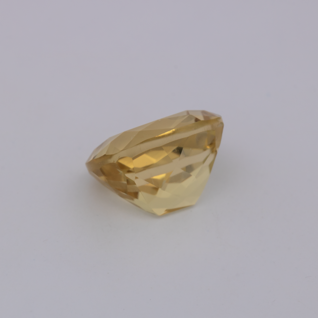 Beryl - yellow, cushion, 10x8.8 mm, 3.85 ct, No. BY90095