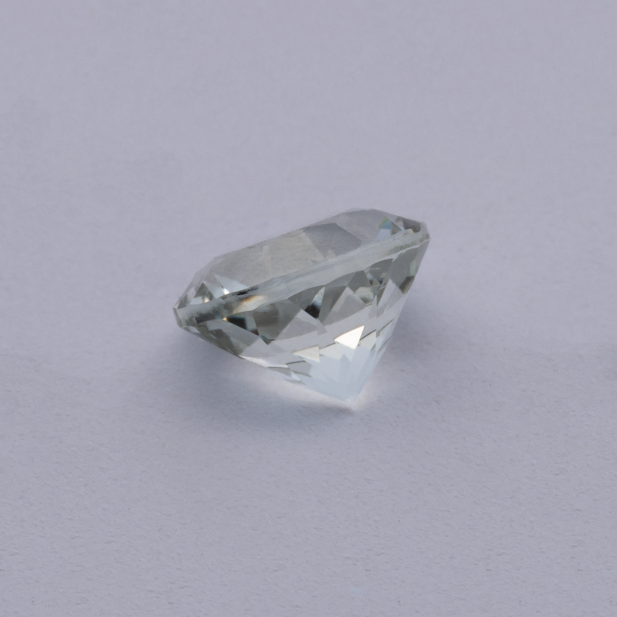 Beryll - weiß, rund, 5.6x5.6 mm, 0.60 ct, Nr. BY90101