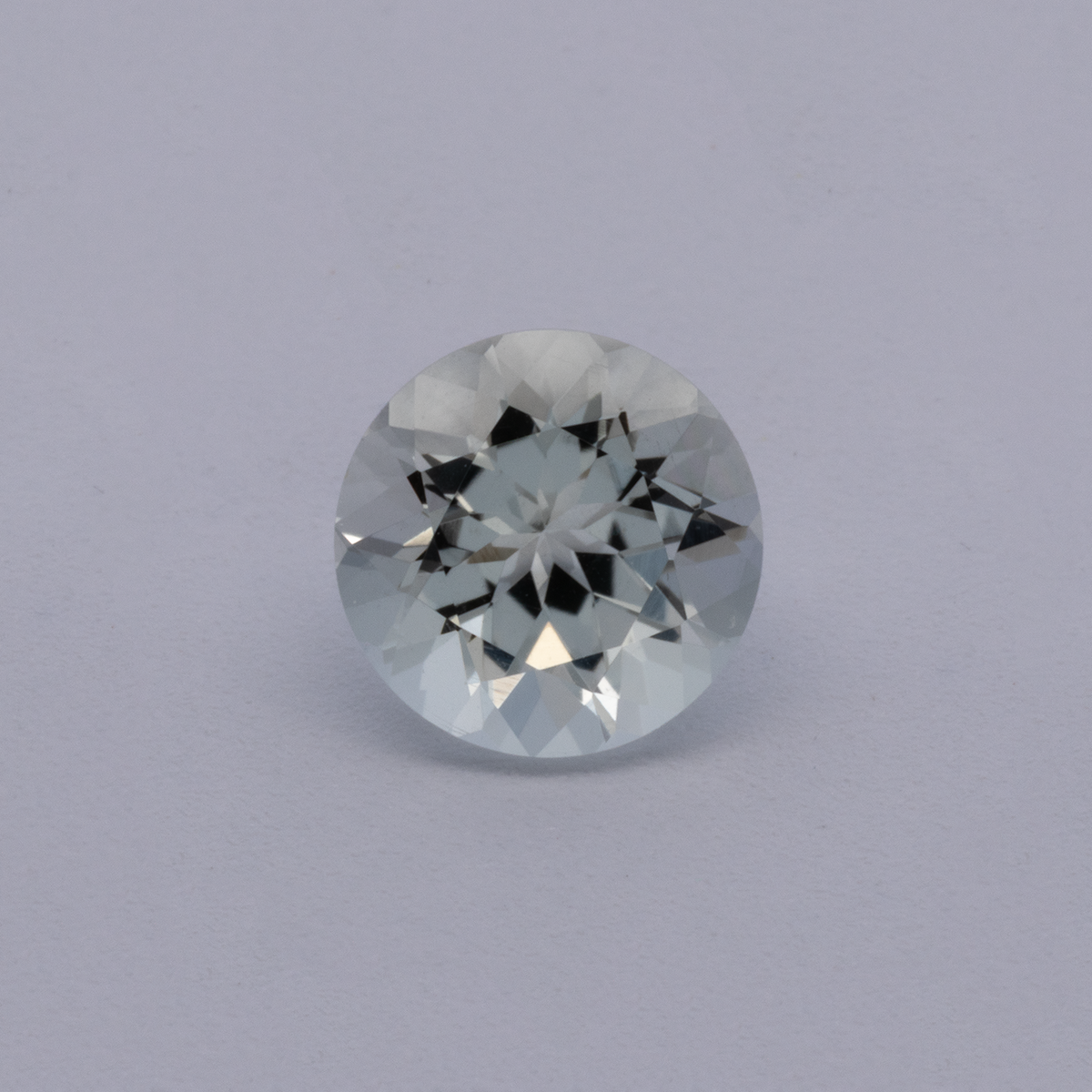 Beryll - weiß, rund, 5.6x5.6 mm, 0.60 ct, Nr. BY90101