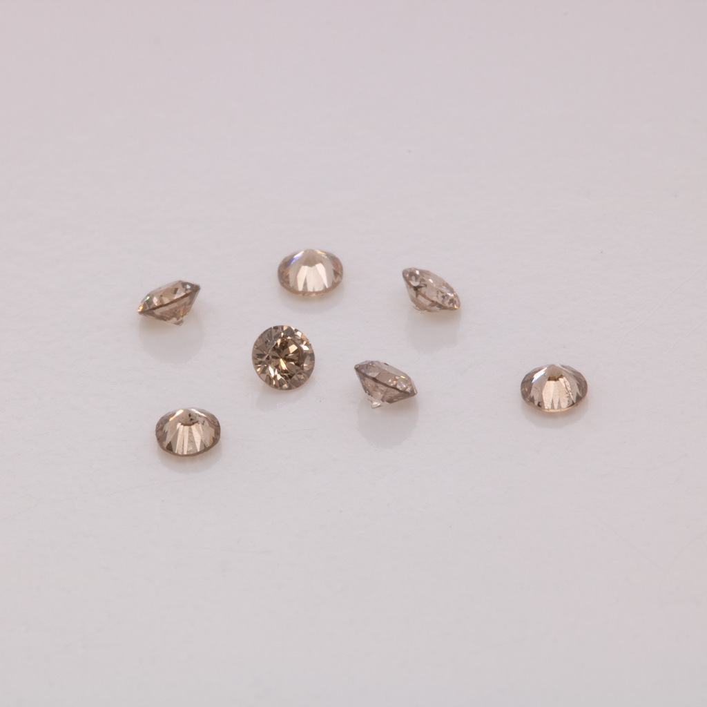 Diamant - braun, rund, 1.3x1.3 mm, 0.01 ct, Nr. D11044