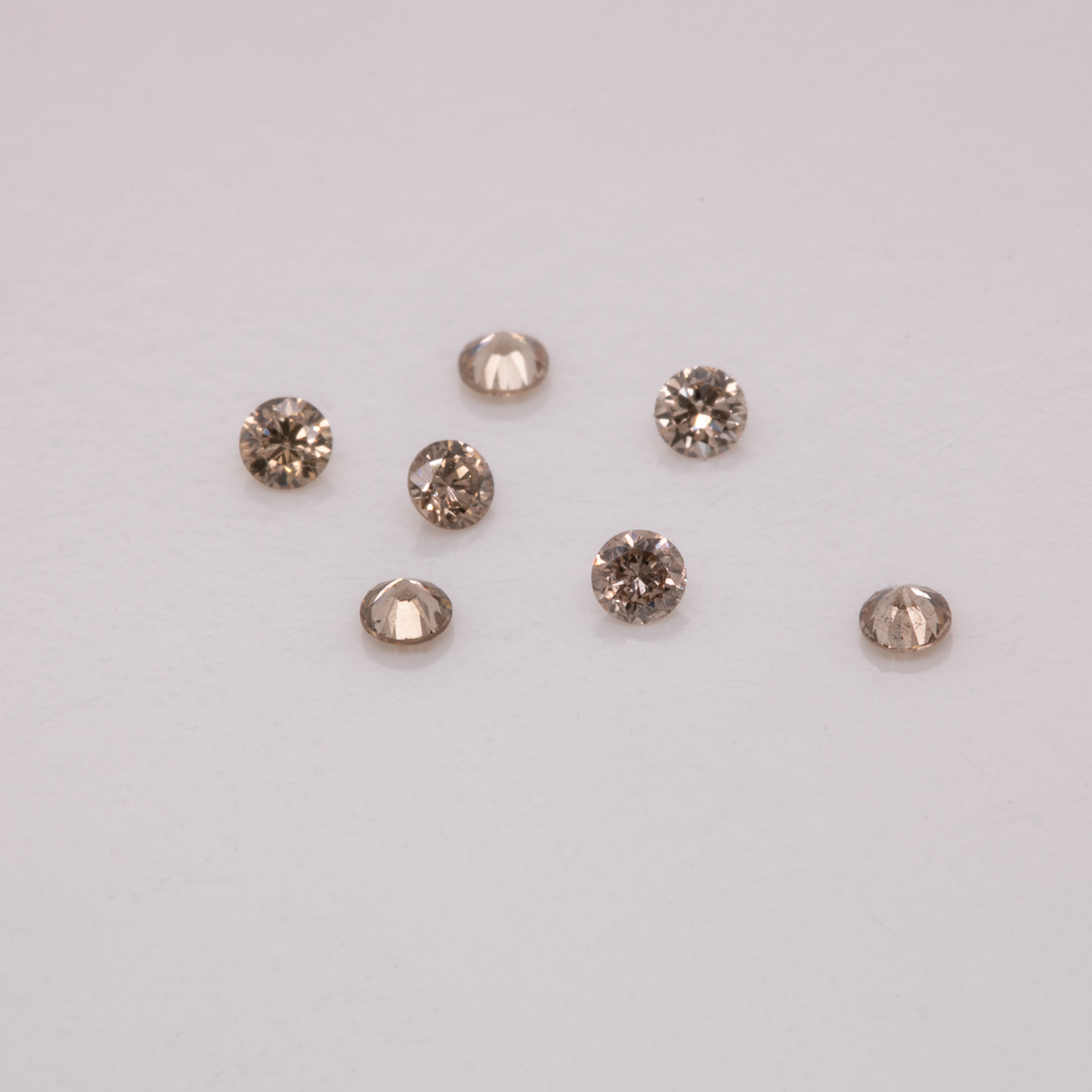 Diamant - braun, rund, 1.3x1.3 mm, 0.01 ct, Nr. D11044
