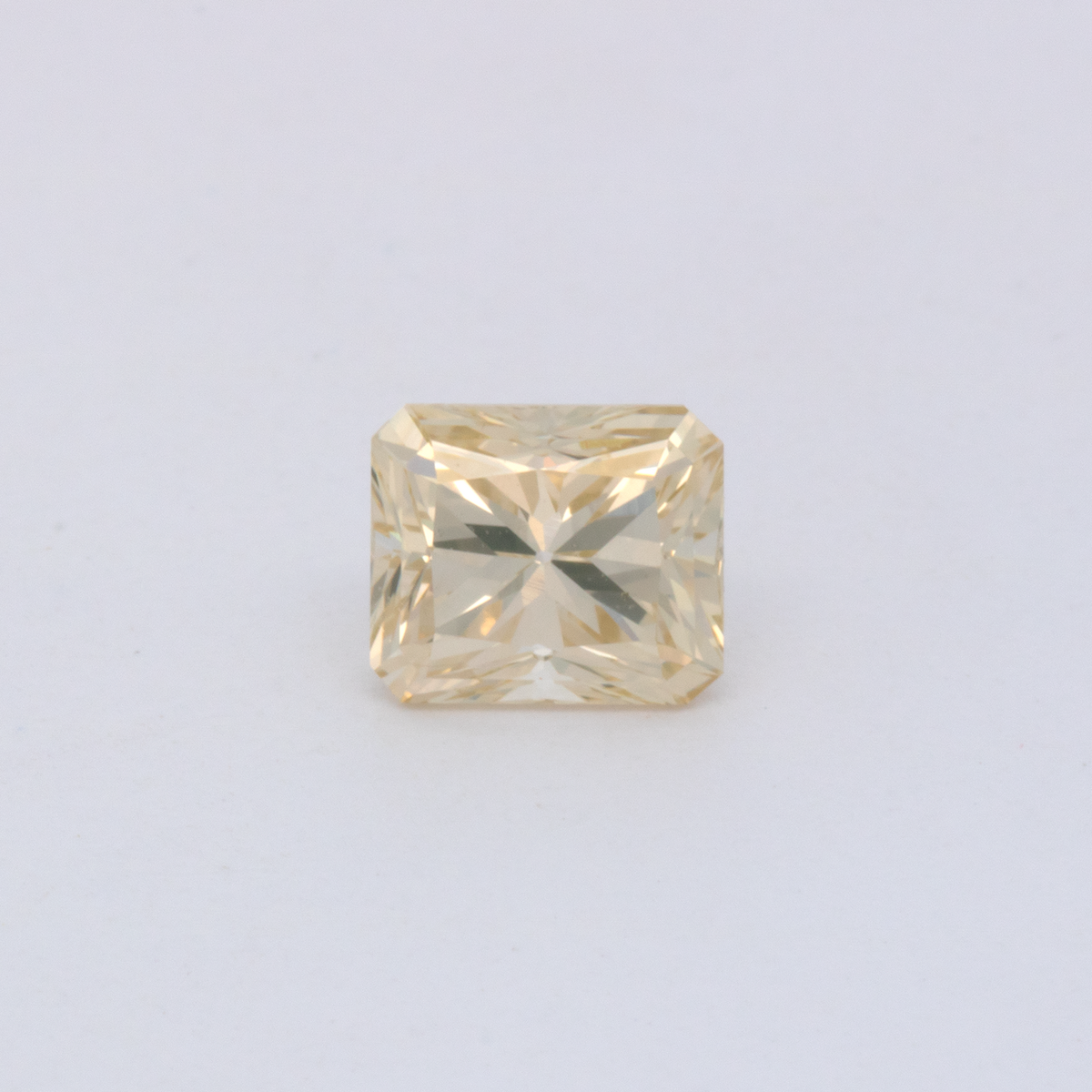 Diamant - leicht getönt gelb, achteck, 4.8x4 mm, 0.56 ct, Nr. DT1001