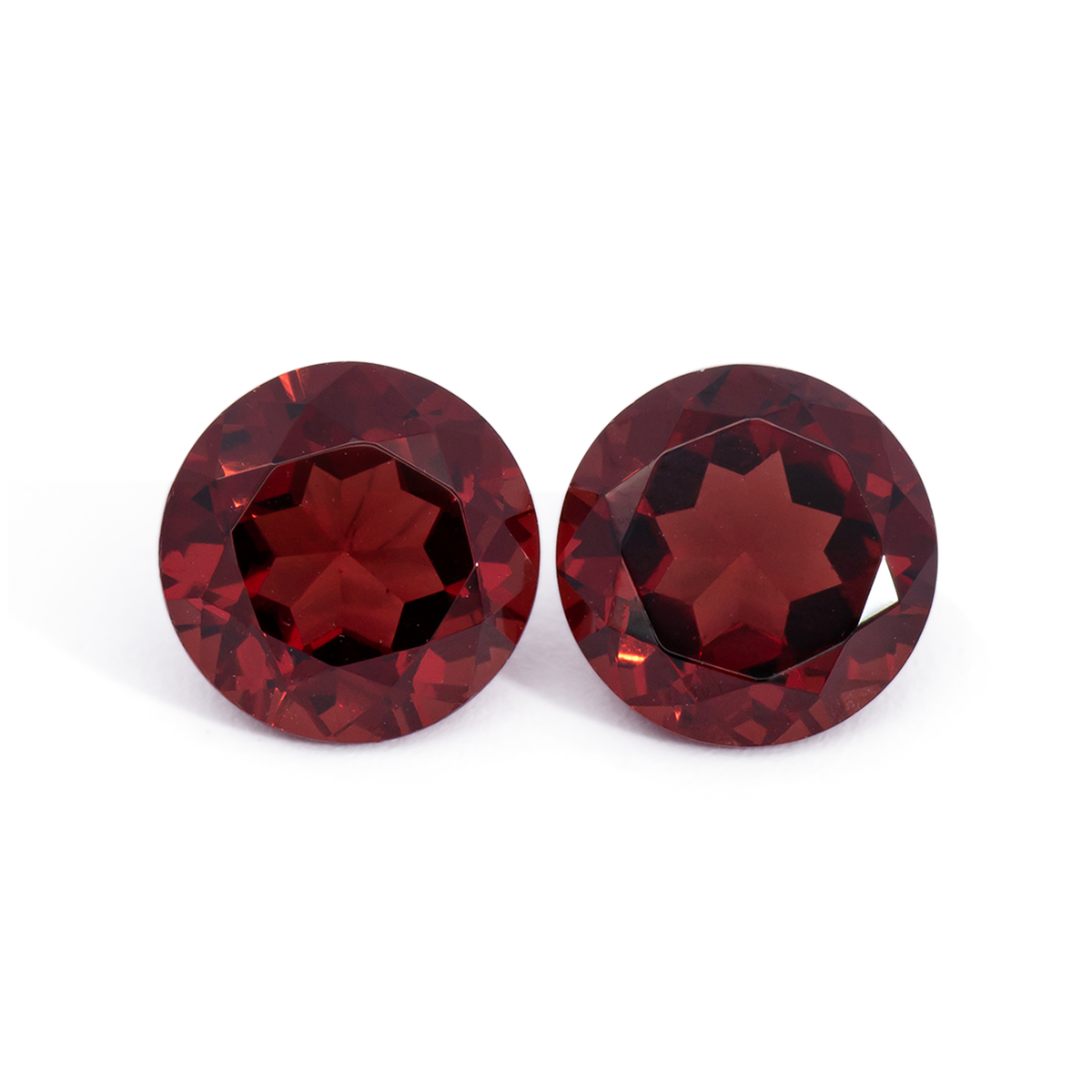 Garnet Pair - red, round, 6x6 mm, 1.95 - 2.14 ct, No. GR32005