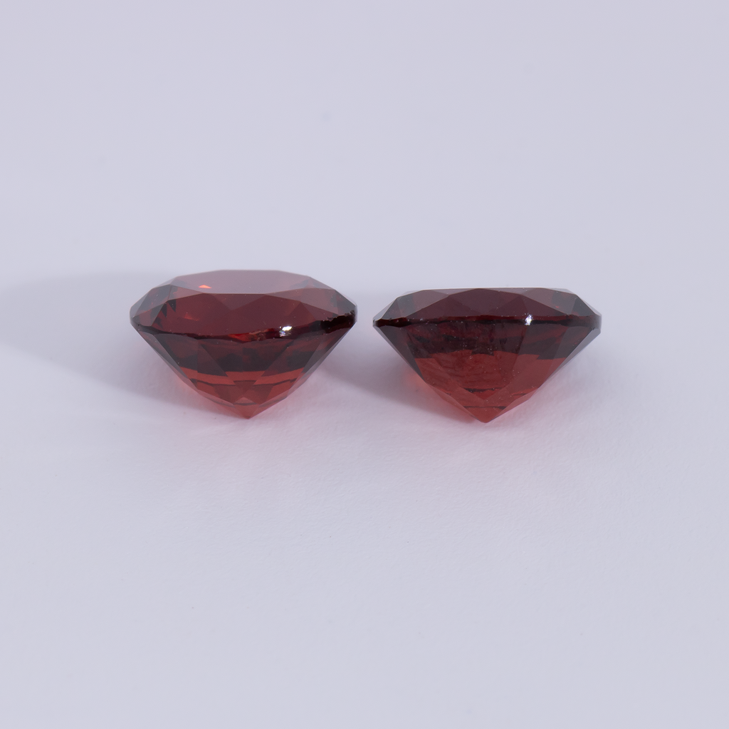 Garnet Pair - red, round, 6x6 mm, 1.95 - 2.14 ct, No. GR32005