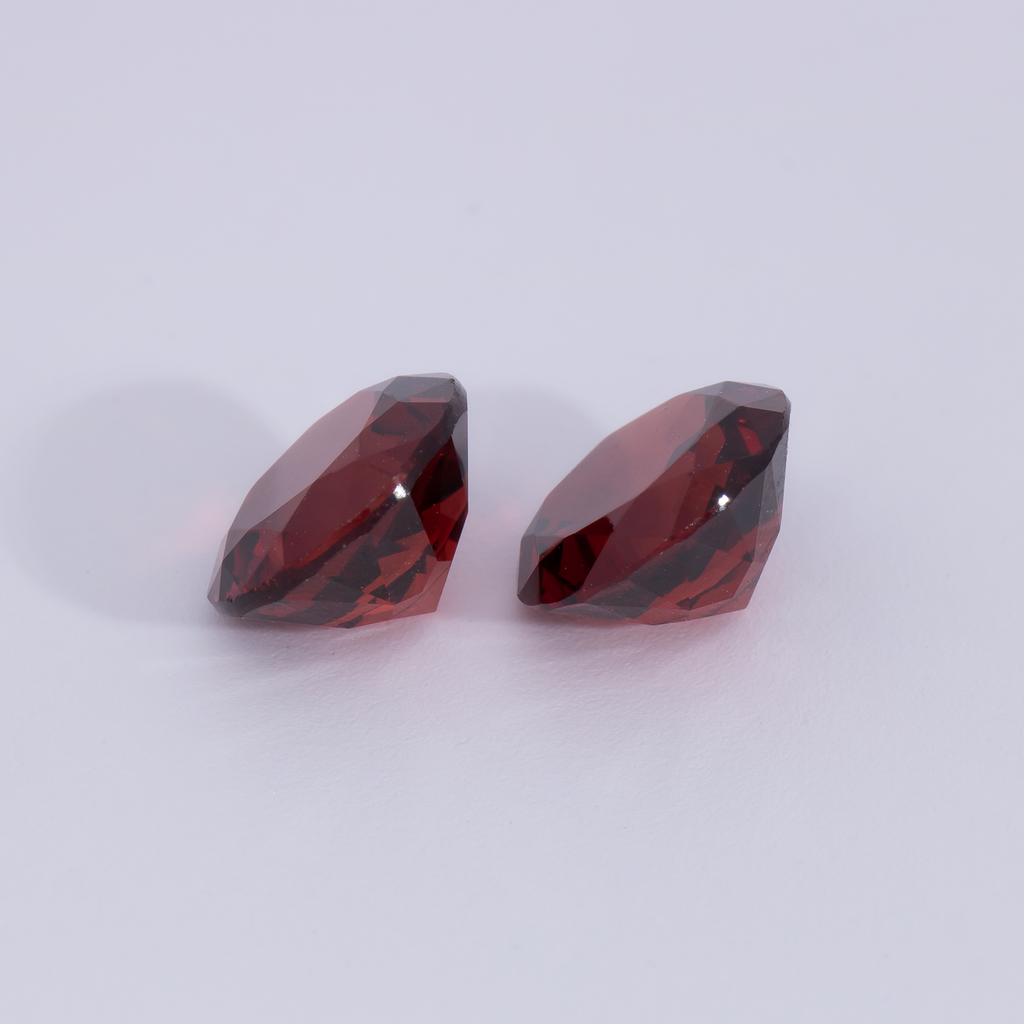 Garnet Pair - red, round, 6x6 mm, 1.95 - 2.14 ct, No. GR32005
