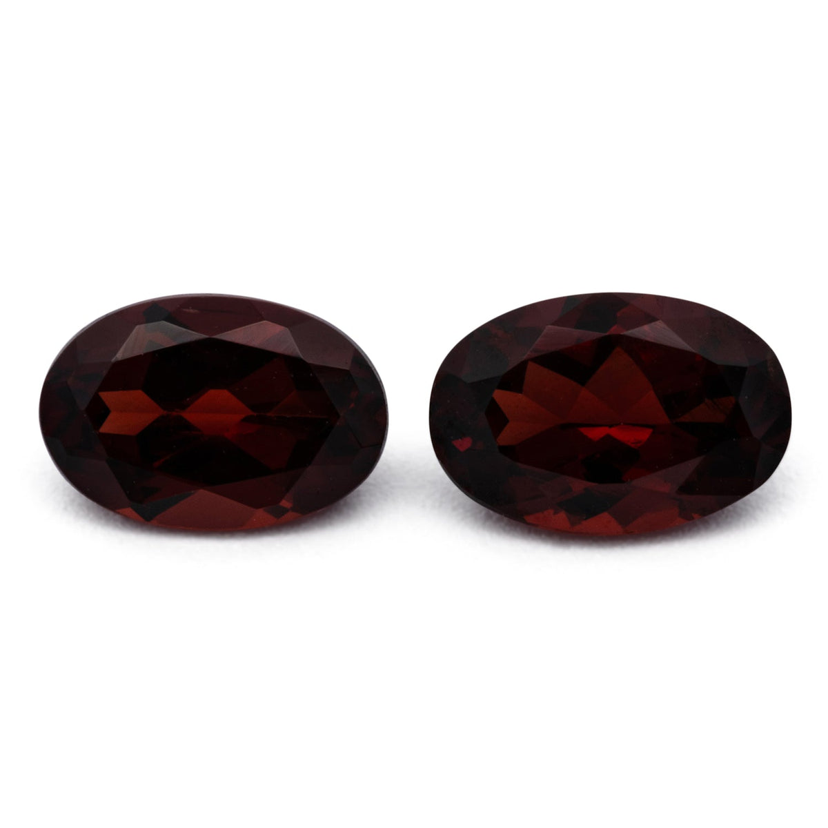 Granat Paar - rot, oval, 6x4 mm, 1.05 - 1.09 ct, Nr. GR32008