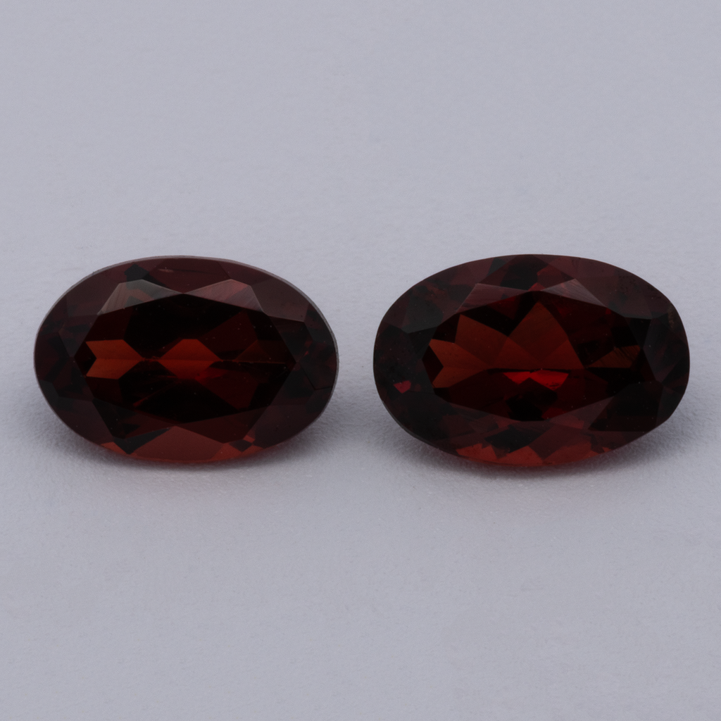 Granat Paar - rot, oval, 6x4 mm, 1.05 - 1.09 ct, Nr. GR32008
