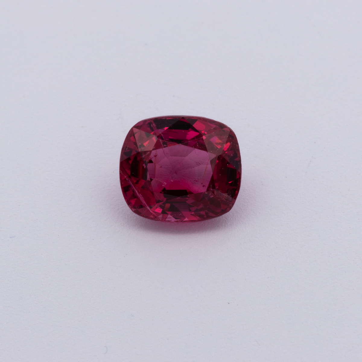 Spinel - red, cushion, 6.1x5.4 mm, 1.03 ct, No. SP90127