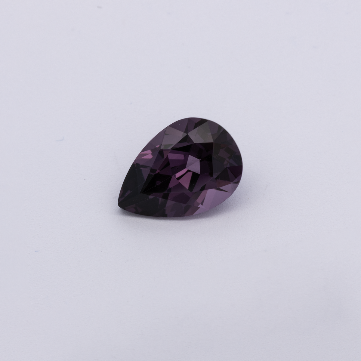 Spinell - lila, birnform, 8.5x6 mm, 1.39 ct, Nr. SP90138