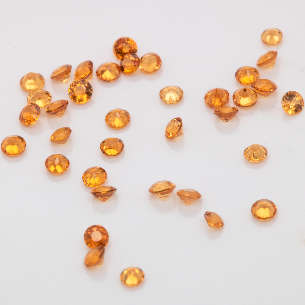 Mandarin Garnet - light orange, round, 1.5x1.5 mm, 0.02-0.03 ct, No. MG28002