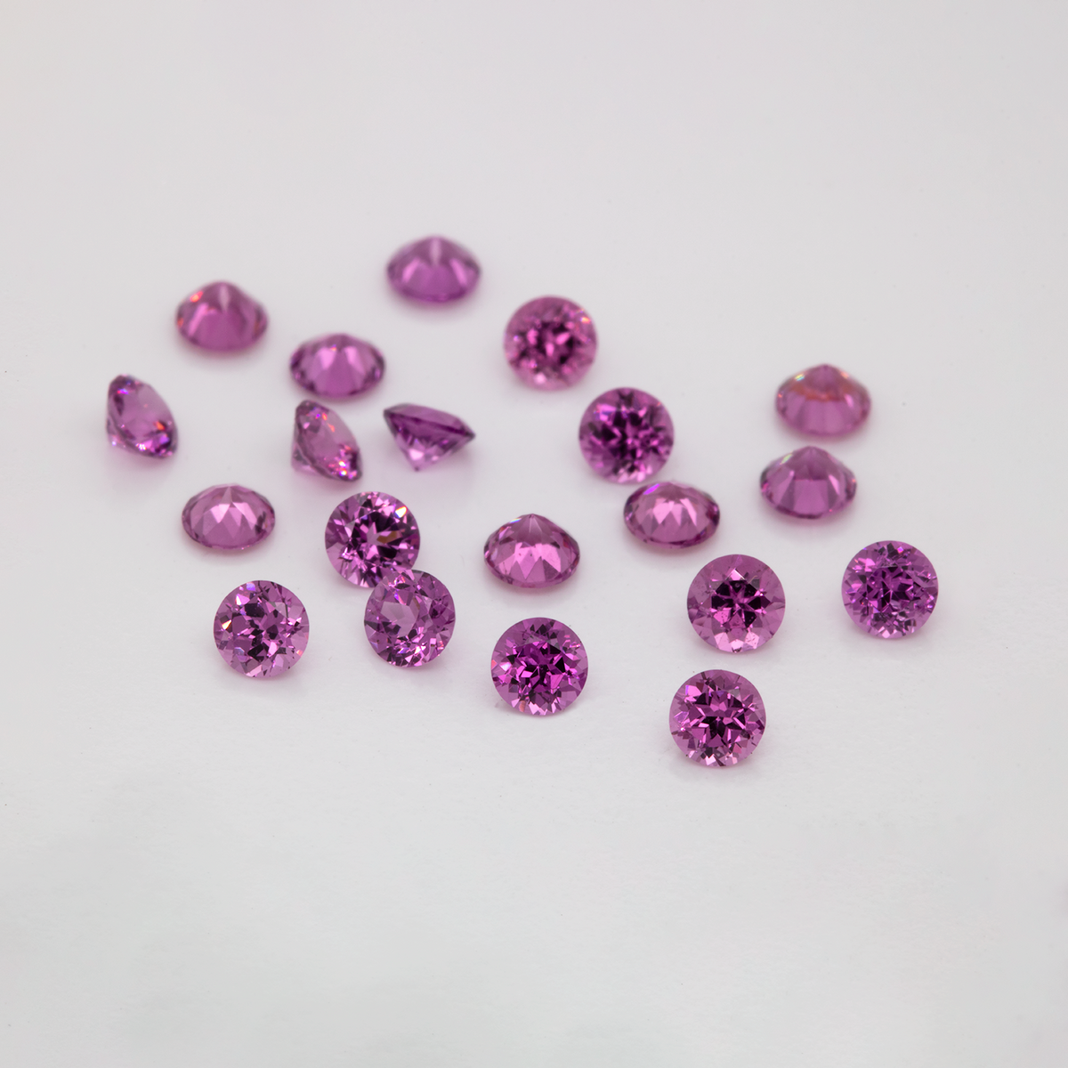 Royal Purple Garnet - lila, rund, 2.5x2.5 mm, 0,07-0,08 ct, Nr. RP62001