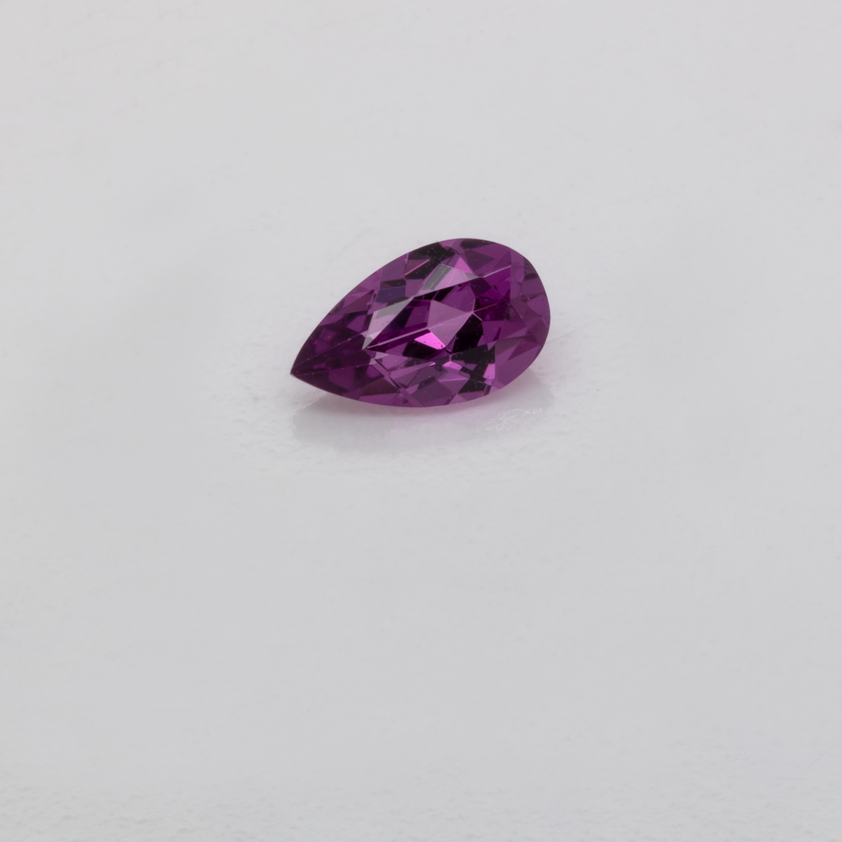 Royal Purple Garnet - purple, pear, 5x3 mm, 0.22-0.26 ct, No. RP93002