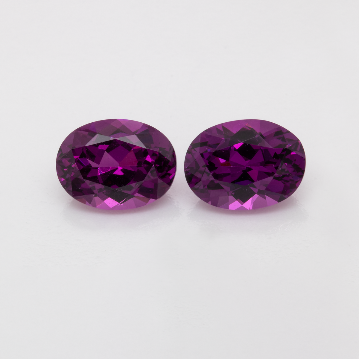 Royal Purple Garnet Paar - lila, oval, 8x6 mm, 3.17 ct, Nr. RP93004