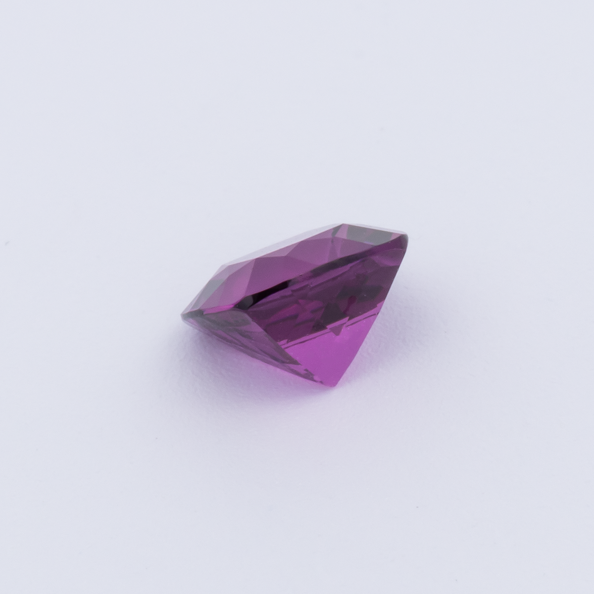 Royal Purple Garnet - lila, antik, 5x5 mm, 0.67 ct, Nr. RP94021