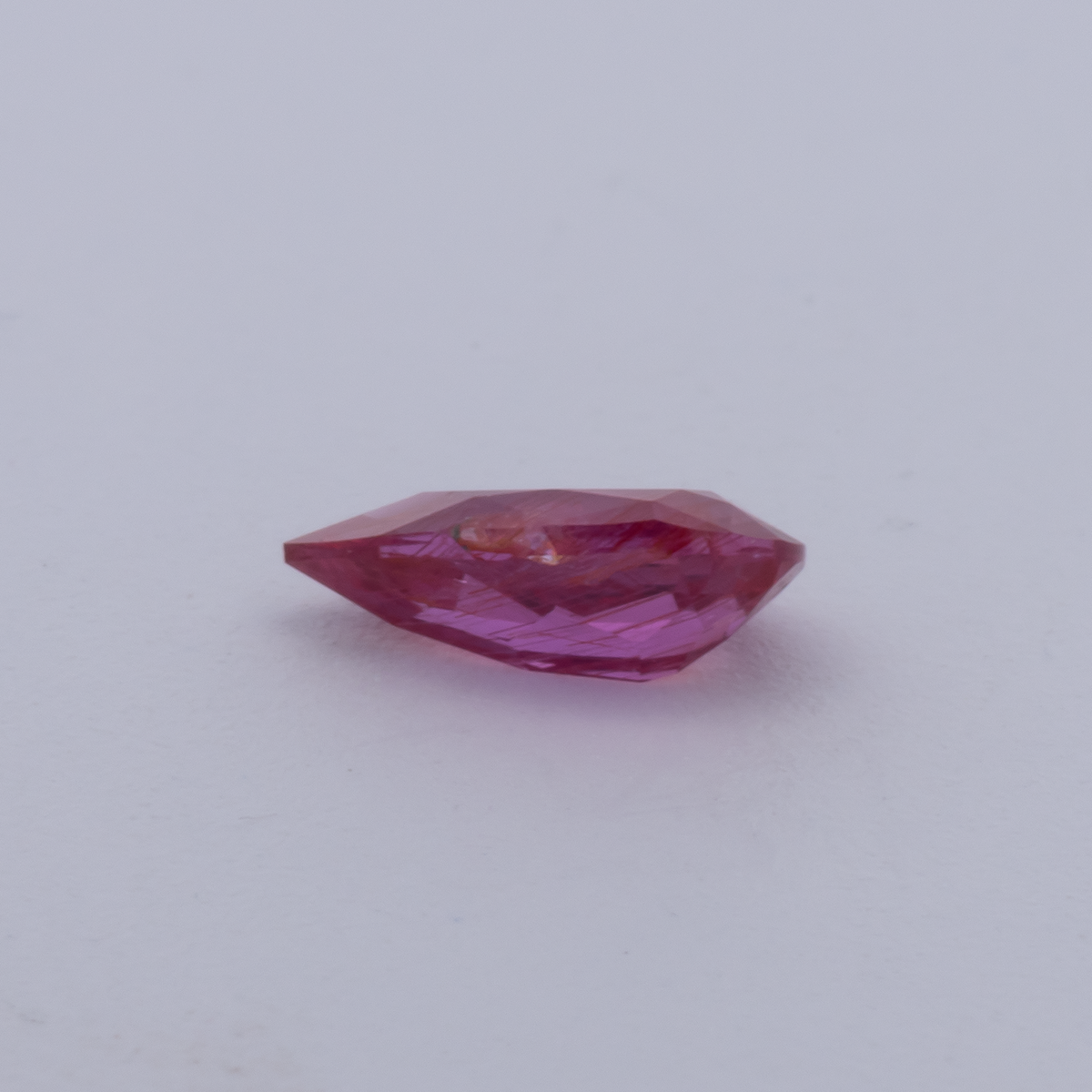 Rubin - rot, birnform, 5.5x3.1 mm, 0.27 ct, Nr. RY10031