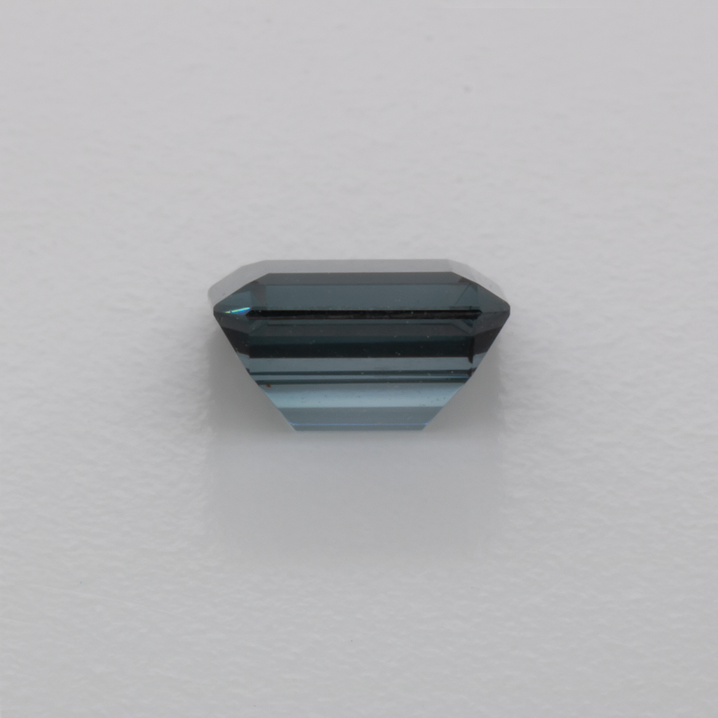 Spinel - gray, octagon, 5.6x4.5 mm, 0.75 ct, No. SP90054