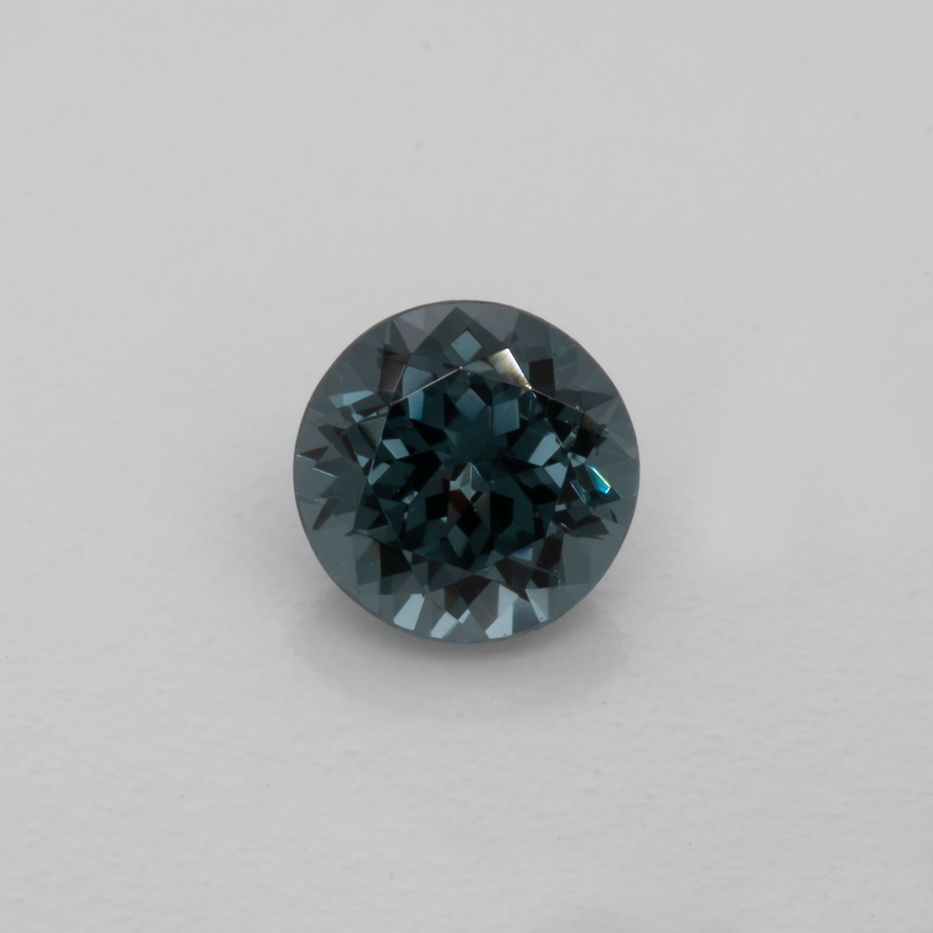 Spinell - grau, rund, 5.1x5.1 mm, 0.60 ct, Nr. SP90056