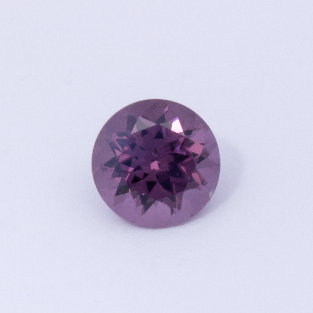 Spinell - lila, rund, 4x4 mm, 0.30 ct, Nr. SP90080