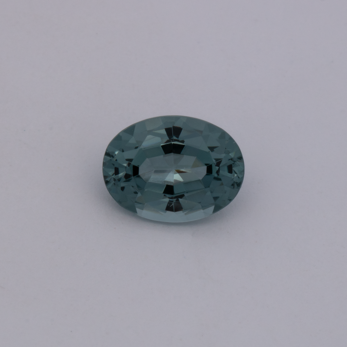 Spinell - grau, oval, 8x6 mm, 1.41 ct, Nr. SP90088
