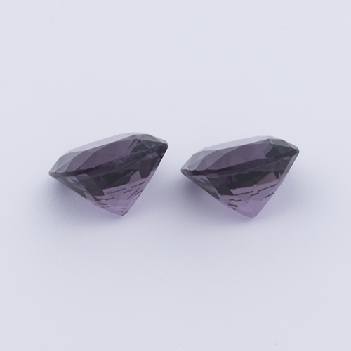 Spinell Paar - lila, antik, 6.1x6.1 mm, 2.35 ct, Nr. SP90099