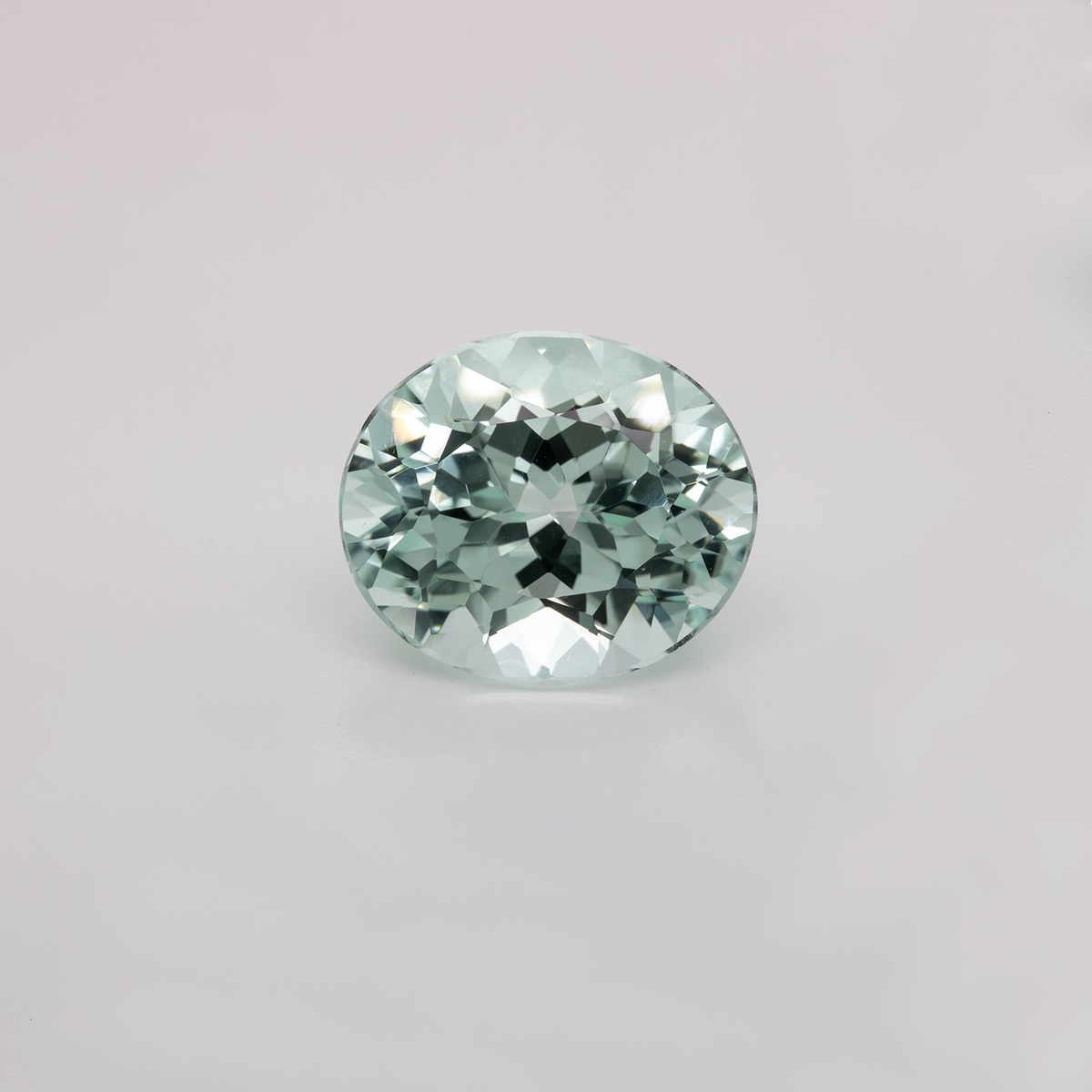 Turmalin - hell grün, oval, 16,5x14 mm, 14,02 ct, Nr. TR991018