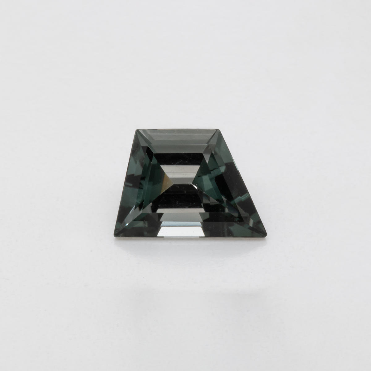 Turmalin - grau, fancy, 6.8x4.8 mm, 0.61 ct, Nr. TR991051