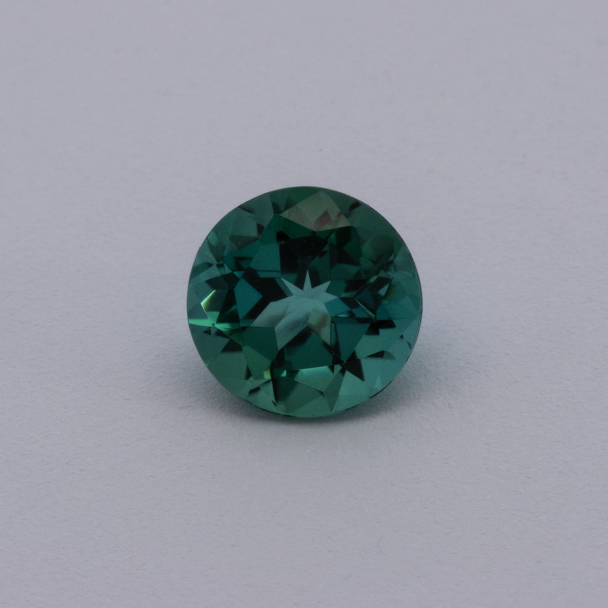 Turmalin - grün, rund, 5.1x5.1 mm, 0.51 ct, Nr. TR991073