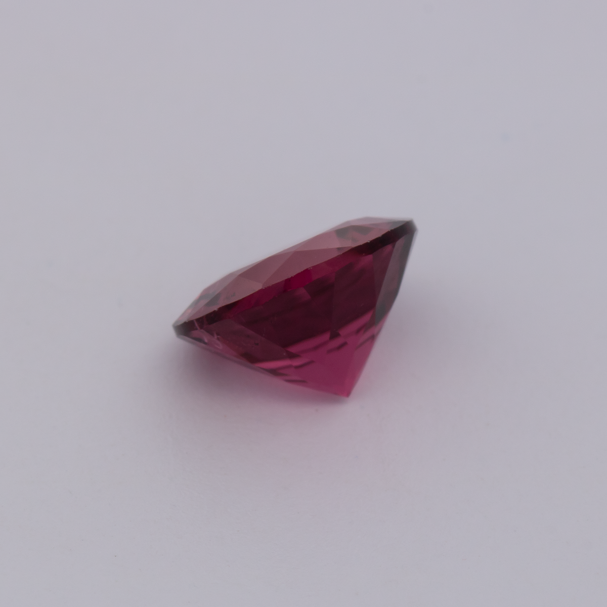 Turmalin - rot, rund, 8x8 mm, 1.79 ct, Nr. TR991124