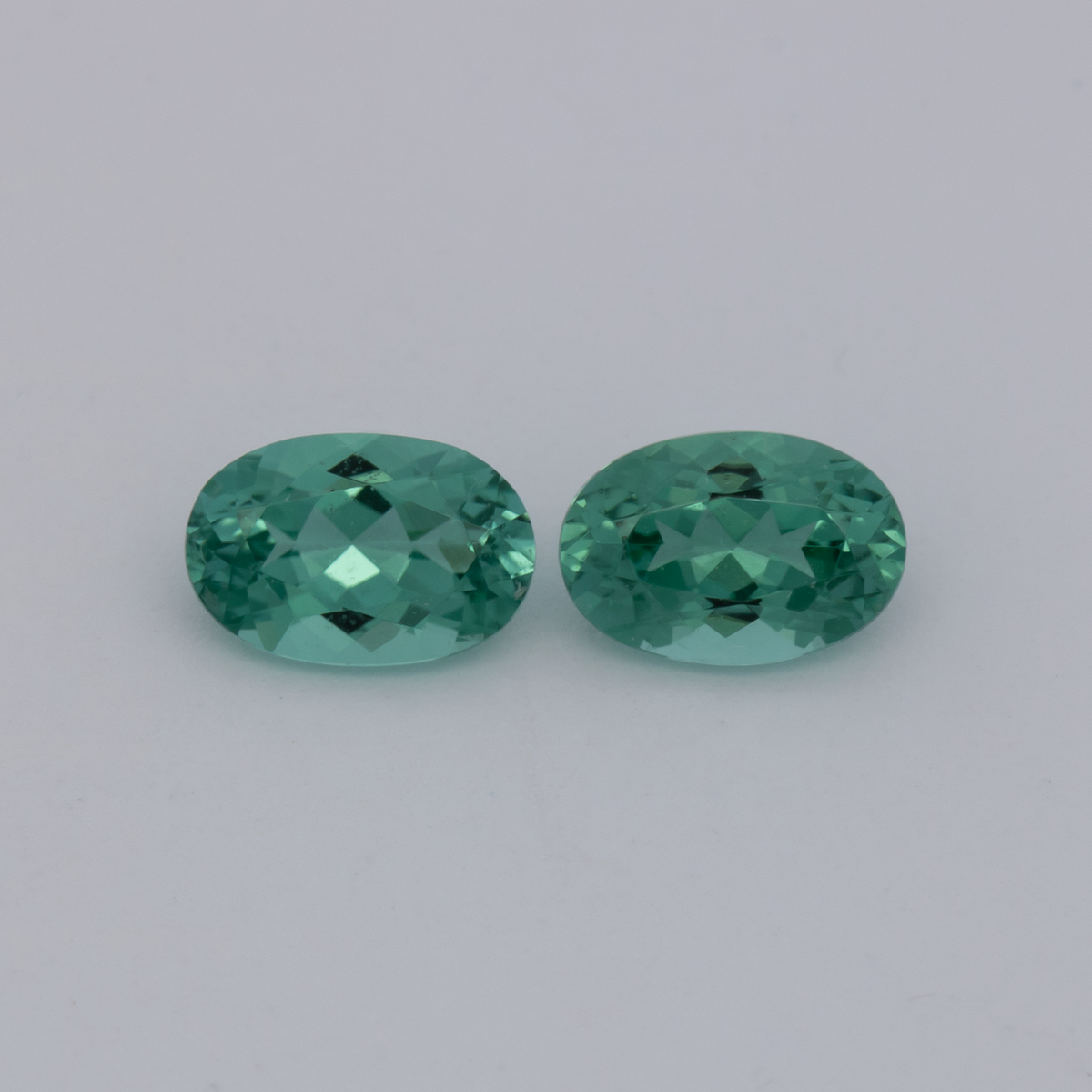 Turmalin Paar - grün, oval, 6x4 mm, 0.90 ct, Nr. TR991129