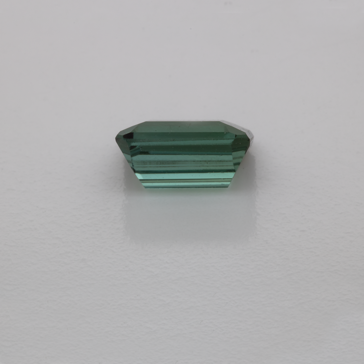 Tourmaline - green, octagon, 6.9x5 mm, 1.01-1.05 ct, No. TR99395