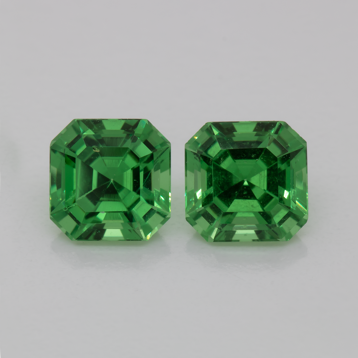 Tsavorite Pair - green, asscher, 4x4 mm, 0.73 ct, No. TS91011