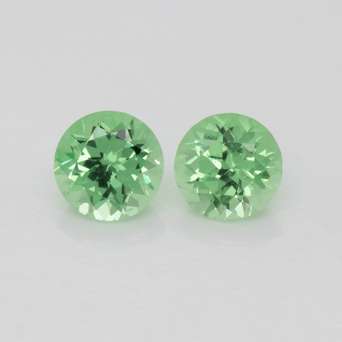 Tsavorite Pair - green, round, 3.3x3.3 mm, 0.33 ct, No. TS91015