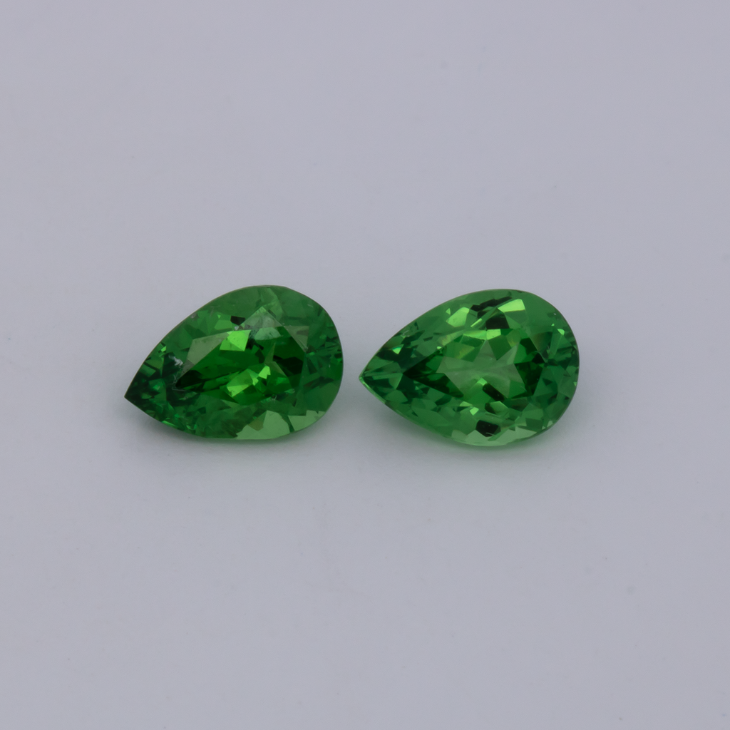 Tsavorit Paar - grün, birnform, 7x5 mm, 1.58 ct, Nr. TS91019