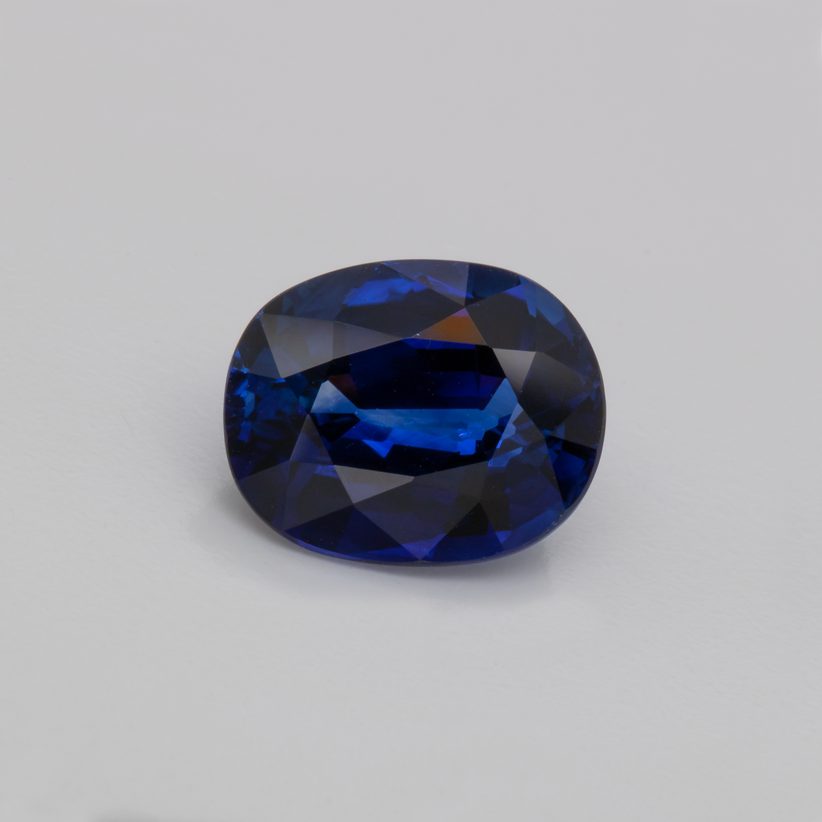 Sapphire - blue, oval, 9.5x7 mm, 4.04 ct, No. XSR11245
