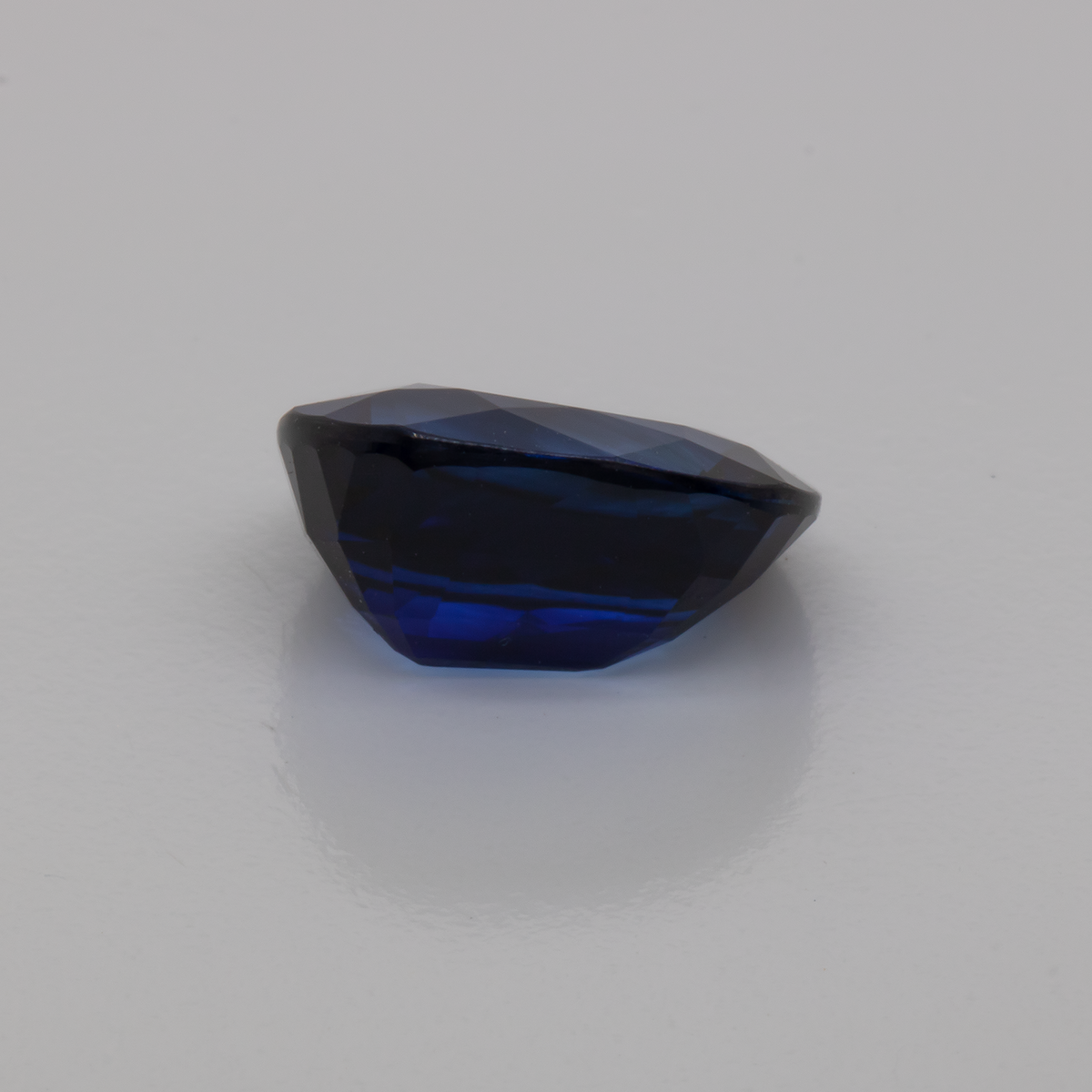 Sapphire - blue, oval, 9.5x7 mm, 4.04 ct, No. XSR11245