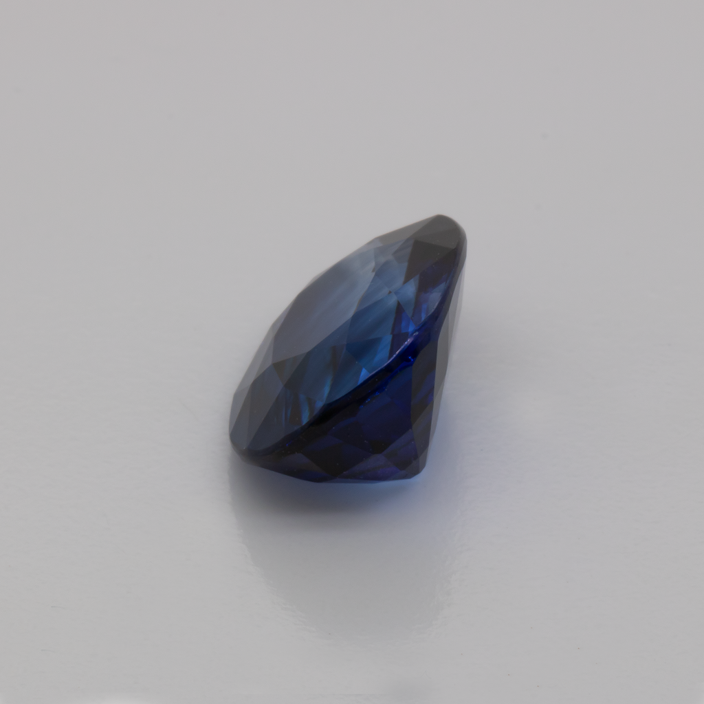 Sapphire - blue, oval, 9.5x7 mm, 4.04 ct, No. XSR11245