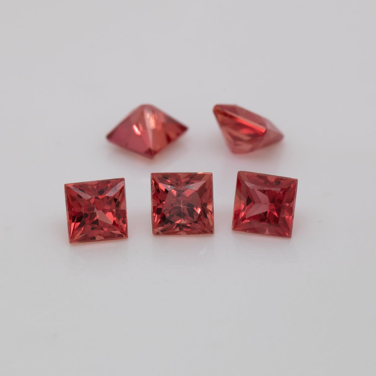 Saphir - rot, rechteck, 2.3x2.3 mm, 0.09 - 0.11 ct, Nr. XSR11249